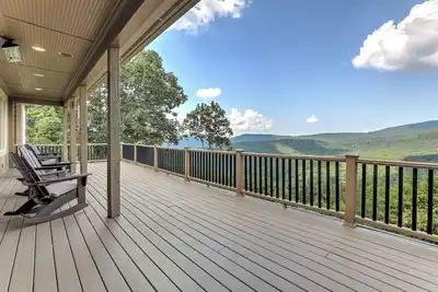 Image de Mountain Manor - Mountain views and luxurious comfort in Big Canoe!