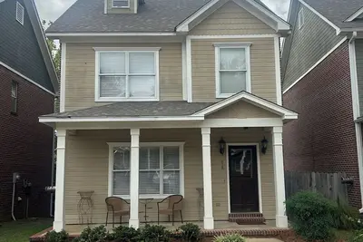 Image de 2-bedroom condo in Oxford! 1 mile from The Square and Stadium!