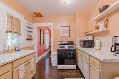 Image de Downtown Midland City Oasis