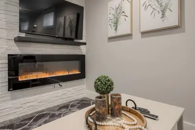 Image de Fully Reno'd 2 Bedroom, 2 Bath Legal Basement Suite. Heart of the Southside