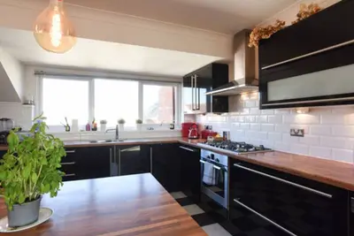 Image de Urban Retreat | 3br w\/ Balcony | Free Parking!