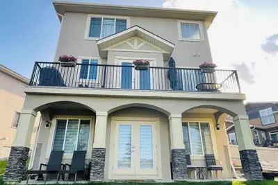 Image de Sleek Guest House \nRomantic Two bedrooms spacious Basement suite