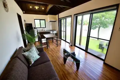 Image de 1 min. to the beach*10 min. to Churaumi Aquarium*2 parking spaces*Max 6 people*Parasol Bbq set in the garden [Imadomari Residence