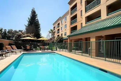 Image de For The Whole Family! Three Pet-friendly Units, Outdoor Pool, Free Parking!