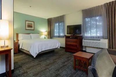 Image de Enjoy the Magic of Disneyland just 2 Miles from this Suite w/ Self Parking!