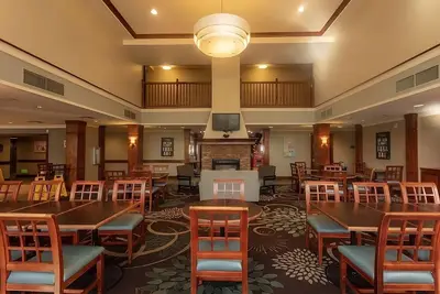 Image de Comfort & Convenience: Budget Friendly Suite w/ 1br & Kitchen - Free Breakfast