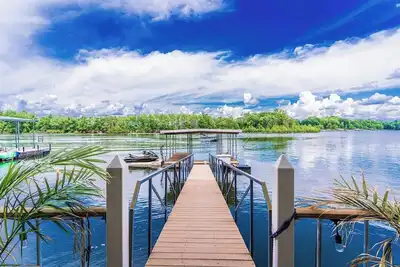 Image de Lakeside Paradise - Waterfront View & Private Dock