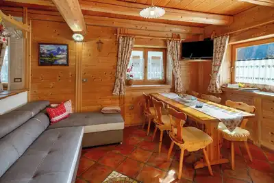 Image de Appartement \"Lastei\" avec vue sur les montagnes, jardin partagé et Wi-Fi