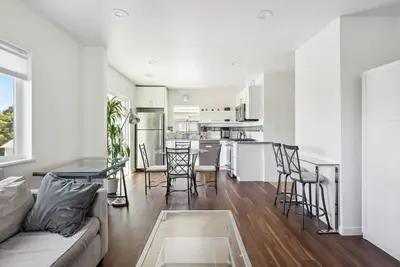 Image de Beautiful upstairs 3-bedrm 1. 5 Ba flat in Berkeley, W/D in unit, fast WiFi
