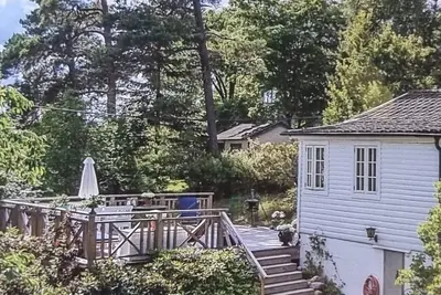 Image de Tranquil hillside cabin with easy access to nature & city. \nStockholms län