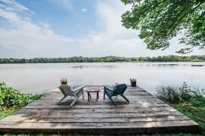 Image de Lakefront Luxe Hideaway W/Hot tub!