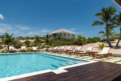 Image de Brand New Villa on Pink-Sand Beachfront Estate with Shared Pool