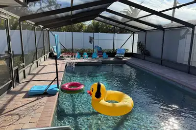 Image de New PoolHouse/4Bdr/3Bath/9 Beds /Dog/OutdoorKitchen/HeatedPool/Fireplaces/Golf