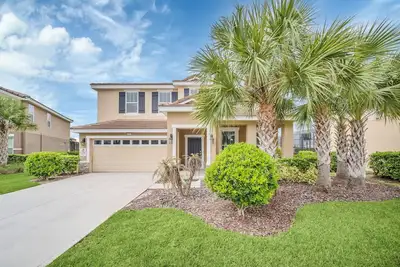 Image de This upscale villa has all the luxuries and upgrades you could want!