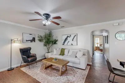 Boho Double Condo Walk At&T | GlobeLife | Tx Live!