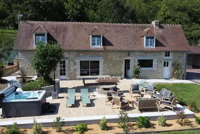 Image de Gîte charmant avec spa et court de tennis, proche Haras du Pin