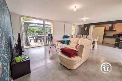 Image de Gîte lumineux avec piscine chauffée et accès Pmr, proche Laval