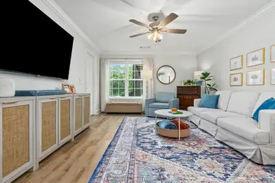 Image de Modern, Remodeled with a Touch of Coastal Vibe