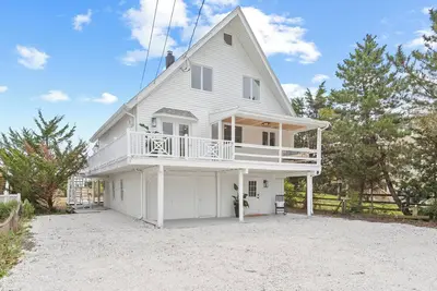 Image de Welcome to Coastal Serenity - Your Ultimate Beachfront Escape!