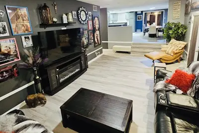 Image de City Living—sleeps 12 \n15-20 mins from Acrisure Stadium, Pnc Park, Mt Washington