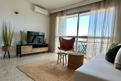 Image de Cozy Boho Style Apt, stunning sea views