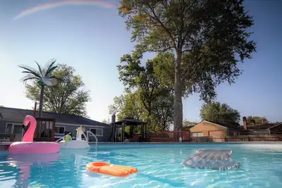 Image de Lush Hideaway: Serenity with Hot Tub and Pool, 6 mins from Kings Island