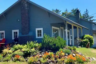 Image de Beautiful sunsets from charming Pacific City cottage\n\n\n\n\n \n\n\n\n\n