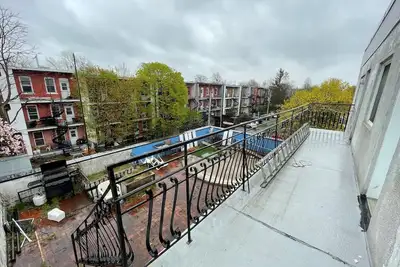 Image de large 3 bedroom apartment, next to metro station, 10 minutes to downtown