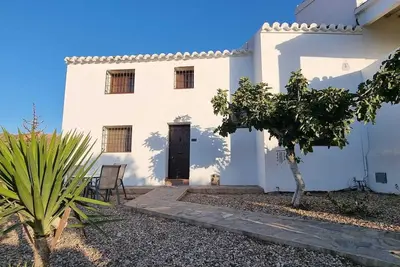 Image de Rustig Landelijk Verblijf, Dicht bij de Zee, Nieuw Privézwembad, Bergzicht