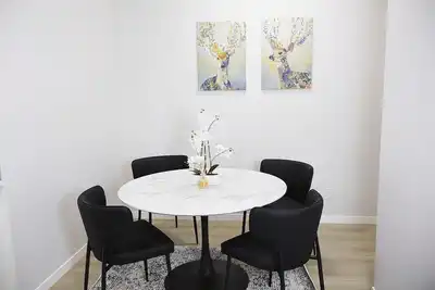 Image de Near the Airport, Brand New 2-bedroom Guest Suite in Livingston, Ne, Calgary