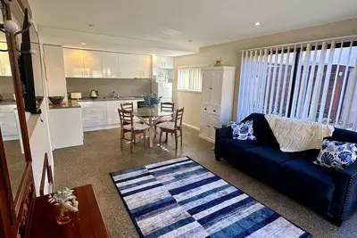 Image de Tasman Sea View luxurious villa that combines elegance and comfort.