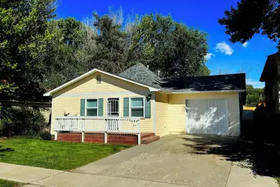 Image de Dolly, Aztec's Adorned Abode - Downtown 3-bedroom with WiFi, privacy & charm