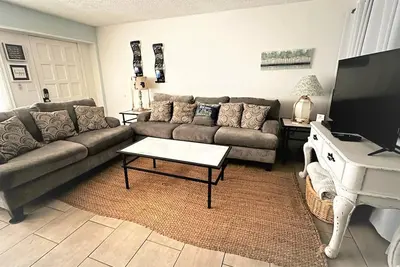 Image de Monkey Island Bungalow ~ Pool ~ Golf~ Dogs welcome