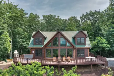 Image de Champagne Chalet | Mtn Views | Hot Tub | Secluded