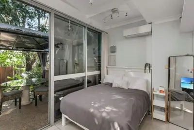 Image de 1 Bedroom Apartment, Private Courtyard.