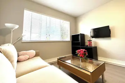 Image de Newly renovated 2b1b Private Suite in Ladner