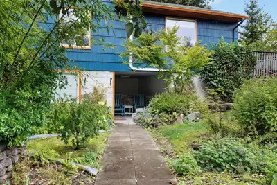 Image de Cozy 2-bedroom apartment in park like setting with WiFi, pet friendly