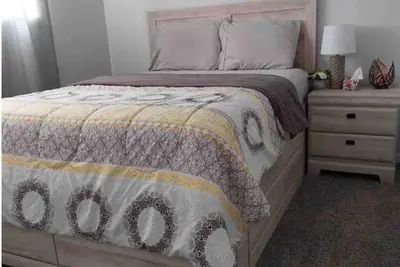 Image de Adorable 2 bedroom basement with private parking