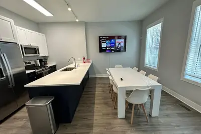 Image de West Pilsen Hideaway