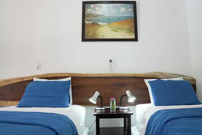 Image de Poolside Family Room with 2 twin beds