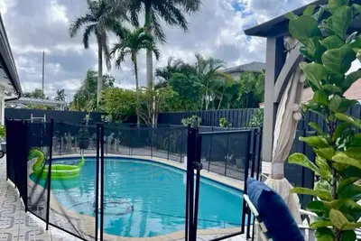 Image de Elegant Tranquil Restful Oasis with Pure Serenity Pool and Garden