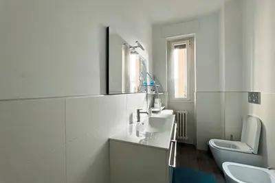 Image de Gorgeous apartment just minutes from the Duomo in Prada Foundation district
