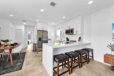 Image de Modern Muse Near Hard Rock! Fifa Ready!