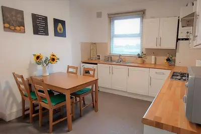 Image de Very spacious 2-bedroom modern house/apartment near London