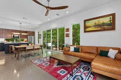 Image de Modern Treehouse Retreat, Cold Plunge