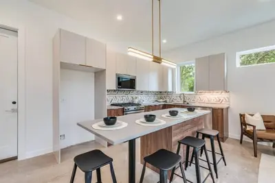 Image de Spacious 6br Retreat: Two Homes Side-by-Side - Ideal for Large Groups & Families