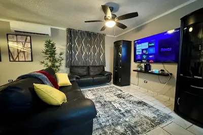 Image de Corazon Urbano is a charming 3-bedroom house with Ac & WiFi in Carolina