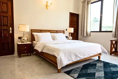 Image de Luxurious Italian Family House: 3 Large Ensuite-Bedrooms With Private Balconies