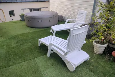 Image de Repos au bord de l'eau en famille ou seul même accompagné de vos animaux