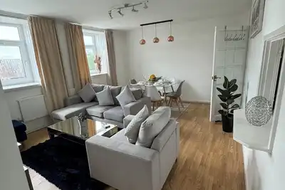 Image de Tranquil Top-Floor Family Haven!